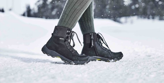 This boot is made for walking: The last and sole of the "Solus" model are shaped for long walks in the snow. The boot provides everything a winter shoe needs: water-repellent properties, fleece lining and with the MICHELIN Winter Compound a sole that cuts a good figure both in light winter use and in autumn.