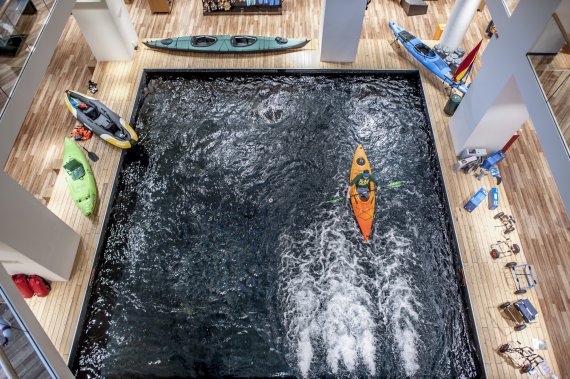 With the 100 m² water action area with countercurrent system and geyser, Globetrotter creates the important feeling of adventure on the area. With the 100 m² water action area with countercurrent system and geyser, Globetrotter creates the important feeling of adventure on the area.