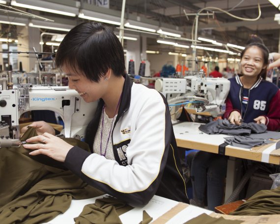 Die Fair Wear Foundation will die Arbeitsbedingungen in der Bekleidungsindustrie verbessern.