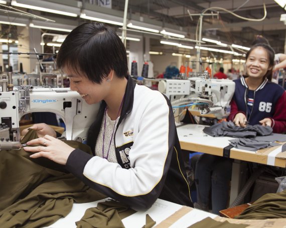 Fair Wear Foundation wants to improve the working conditions in the apparel industry.