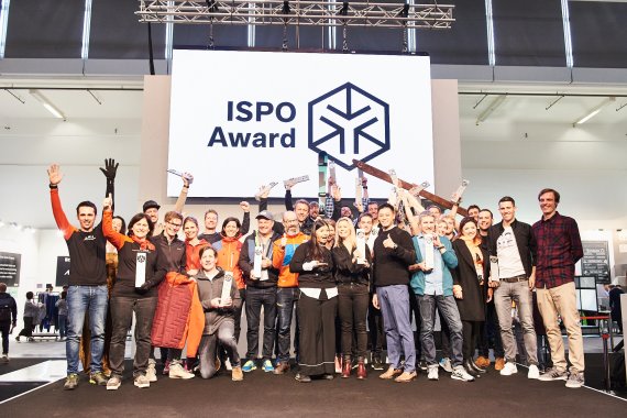 19 Gold Winners and a Product of the Year representative on stage: The group photo of the Snowsports Award winners. 19 Gold Winners and a Product of the Year representative on stage: The group photo of the Snowsports Award winners.
