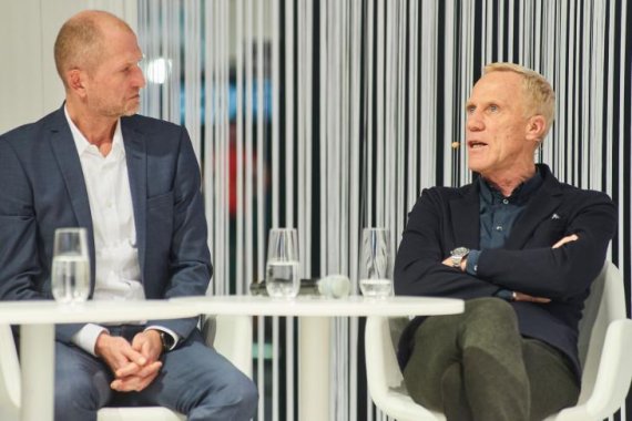 Jochen Niehaus, editor-in-chief of "Focus Gesundheit" and Ingo Froböse, professor at the Deutsche Sporthochschule Köln (DSHS) at the panel discussion on the Health & Fitness stage. Jochen Niehaus, editor-in-chief of "Focus Gesundheit" and Ingo Froböse, professor at the Deutsche Sporthochschule Köln (DSHS) at the panel discussion on the Health & Fitness stage.