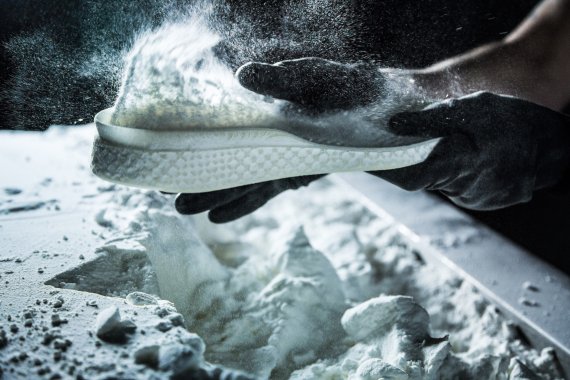 3D printer midsole: Adidas breaks new ground with the Futurecraft 4D. Soon, a custom-fit shoe can be made to your individual requirements within a day. 