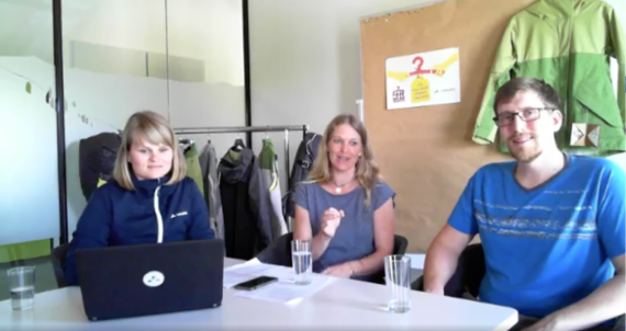 Quelle: Facebook/Fair Wear Foundation Das Team um Antje von Dewitz (M.) antwortete für Vaude.