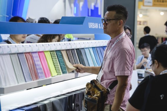Prämierte Bewerber von ISPO Textrends 2018 Spring/Summer werden auf der ISPO Shanghai präsentiert. Prämierte Bewerber von ISPO Textrends 2018 Spring/Summer werden auf der ISPO Shanghai präsentiert.