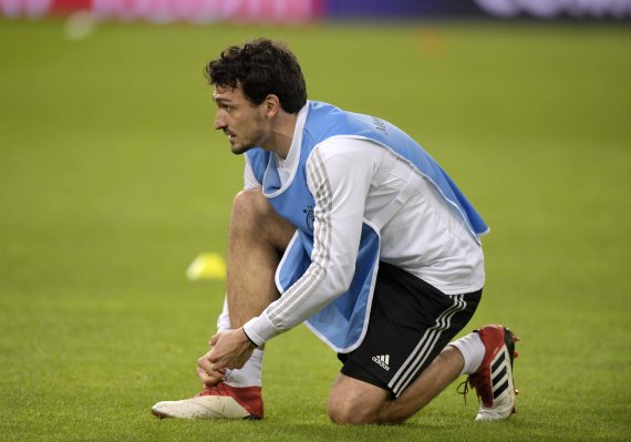 Quelle: Imago Mats Hummels bindet sich seine Adidas Predator 18.1.