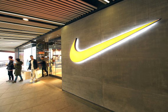 Nike: Sporting goods manufacturer six sales in fiscal 2017 /18