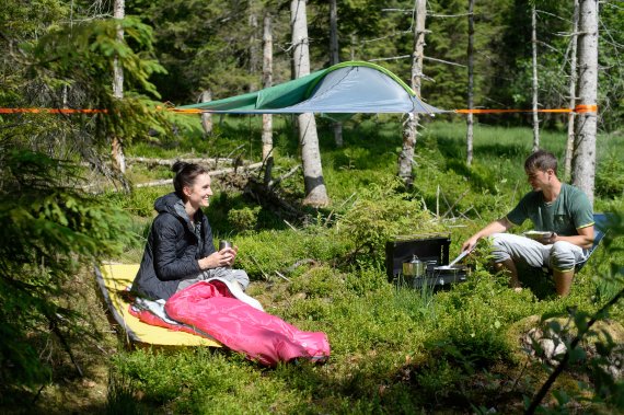 Beim Camping zählt auch das passende Outdoor-Equipment.The right outdoor equipment also plays an important role when camping.