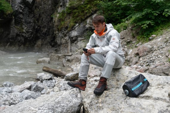 Excellent functional clothing is essential when you’re on an extreme mountain tour in alpine terrain. Excellent functional clothing is essential when you’re on an extreme mountain tour in alpine terrain.