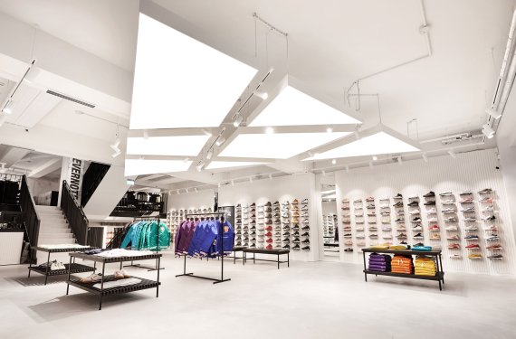 2018 eröffnete Kickz seinen neuen Store in Hamburg. Wenn neue Sneaker in den Laden kommen, campieren die Fans vor der Tür.
