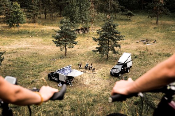 Das deutsche Startup Fiftyten macht den Pickup zum Outdoor-Camp.