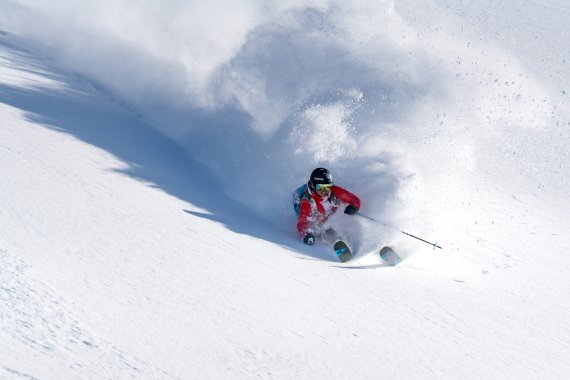 Powder is fun - freeride professional Sandra Lahnsteiner in Sportgastein.