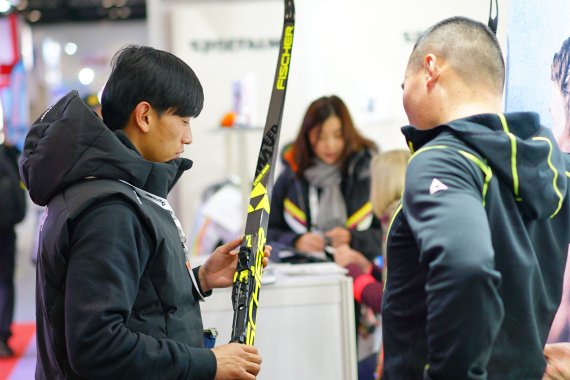 Winter sports as one of the focal themes Visitors at ISPO Beijing