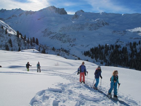 Auf Skitour mit der Familie, das geht beispielsweise in St. Antönien. 