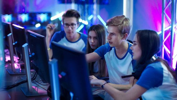 A young and exciting community: eSports.