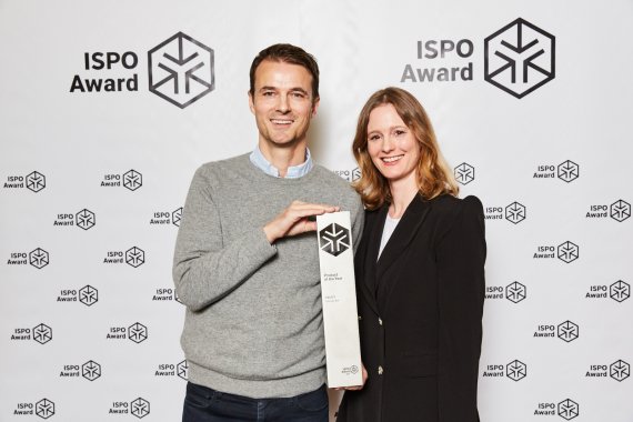 Credit: Messe München GmbH Und das Product of the Year im Bereich Teamsports gewinnt... Select Sport aus Dänemark. Für einen schlauen Handball mit Chip.