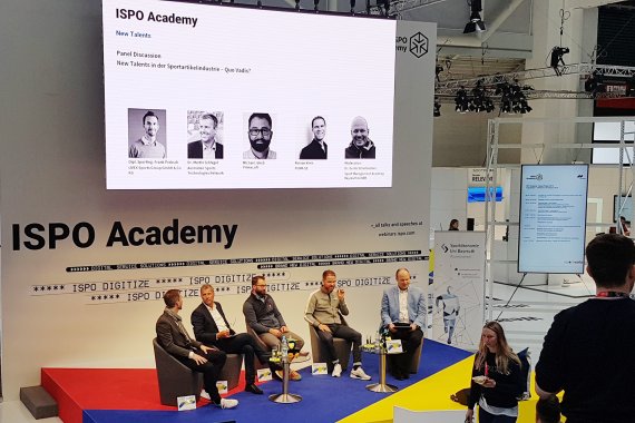 Die Podiumsdiskussion zu den Karrierechancen in der Sportindustrie auf der Academy Bühne der ISPO Munich.