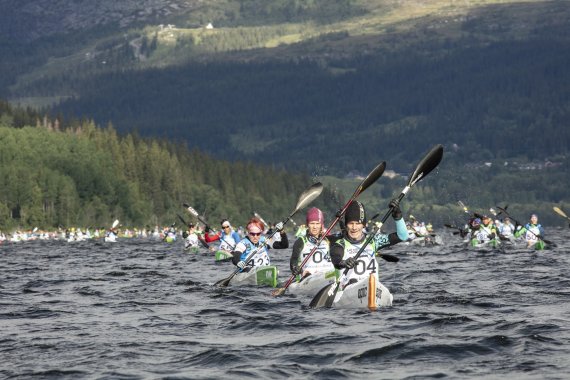 Die Are Extreme Challenge beginnt mit 25 Kilometer Kajakfahren im Wildwasser.