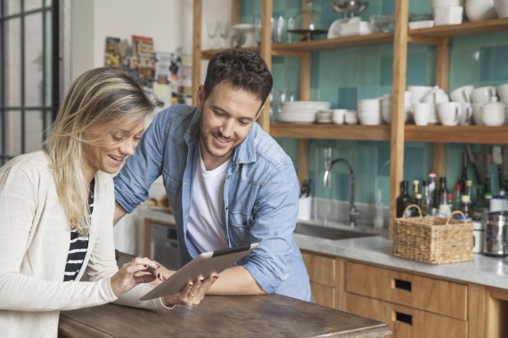 Credit: Imago Positive Erfahrungen beim Online Shopping sind den Deutschen sehr wichtig.