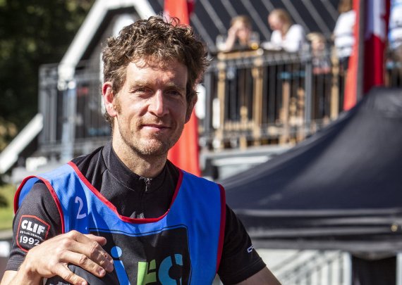 2007 nahm Scott Cole zum ersten Mal an der Are Extreme Challenge teil. Seit 2016 ist er an der Seite des Dänen Henrik Weile Renndirektor. 2007 nahm Scott Cole zum ersten Mal an der Are Extreme Challenge teil. Seit 2016 ist er an der Seite des Dänen Henrik Weile Renndirektor.