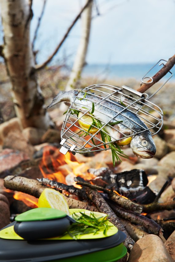 Das Grillgitter von Light my fire of Sweden eignet sich besonders gut für Fisch und Steaks