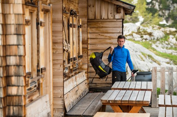 Pause auf der Alm zwischen zwei Flügen mit dem Gleitschirm