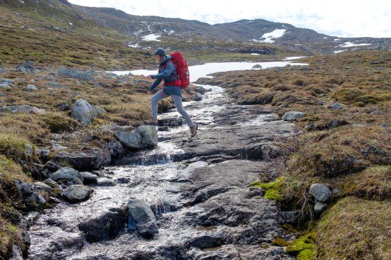 Flussüberquerung in Norwegen: mit 17 Kilo auf dem Rücken