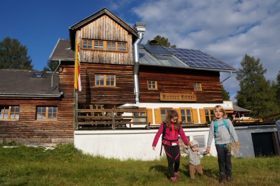 How did that house get up there? Overnight stays in a hut are an unforgettable adventure for children.