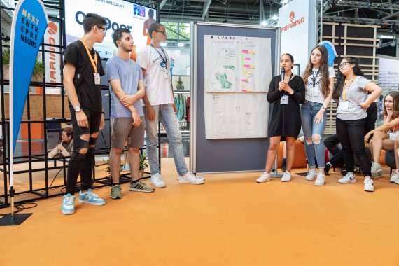 Teilnehmer von Next Entrepreneurs bei ihrem Pitch auf der OutDoor by ISPO 2019.
