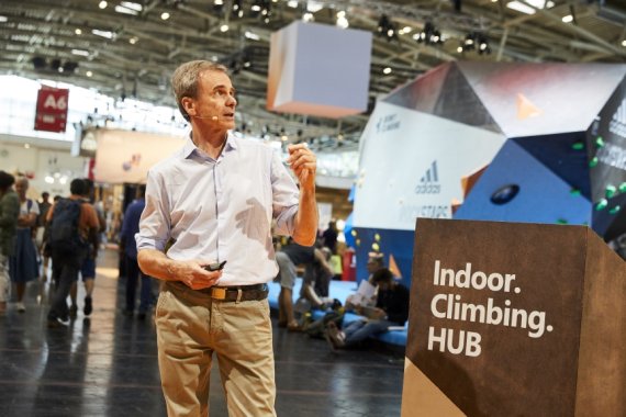 Marco Scolaris sprach im Indoor Climbing Hub der OutDoor by ISPO.