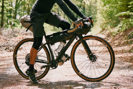 Thanks to feedback from the community, URS by BMC has also become a gravel-specific off-road bike with progressive geometry, integrated cockpit and maximum adaptability of the seating position.
