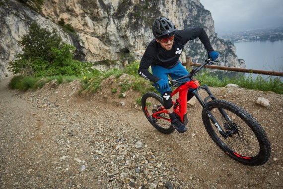 E-MTB Test vor imposanter Kulisse am Lago del Garda