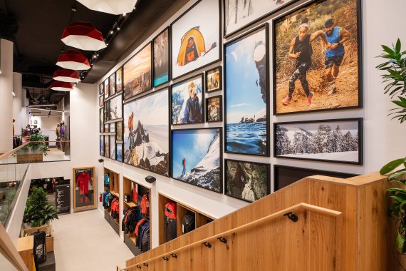 The new The North Face store in Manhattan, opened in August 2019, equipped with sustainable materials. The new The North Face store in Manhattan, opened in August 2019, equipped with sustainable materials.
