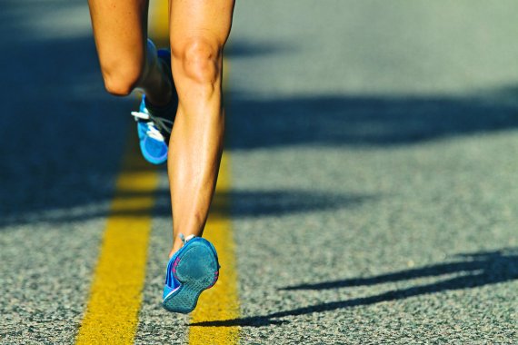 A healthy running style and the right footwear are important to avoid pain.