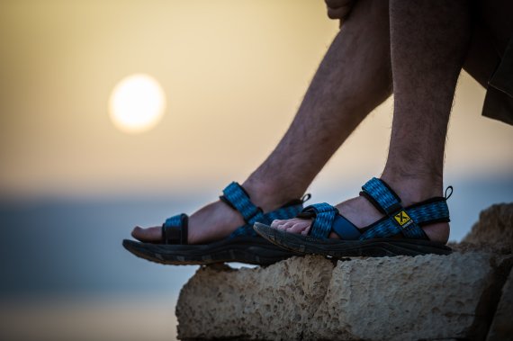 1200 Paar Outdoorsandalen werden täglich in der Source-Fabrik gefertigt. 1200 Paar Outdoorsandalen werden täglich in der Source-Fabrik gefertigt.