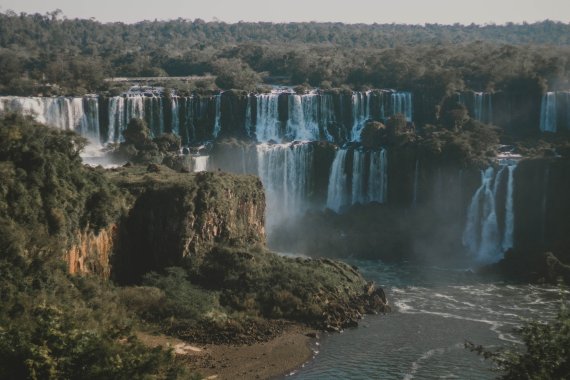 Die Regenwald-Idylle am Amazonas ist bedroht. Die Regenwald-Idylle am Amazonas ist bedroht.