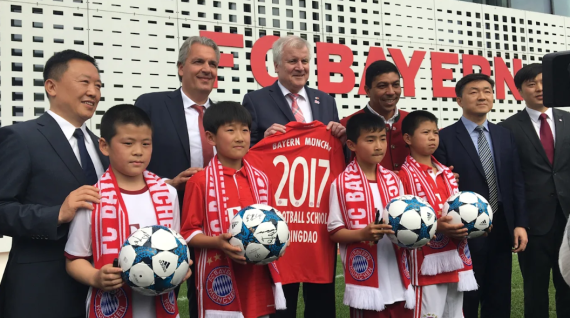 Für 20 junge Fußballer aus China erfüllte sich ein großer Traum in München. Für 20 junge Fußballer aus China erfüllte sich ein großer Traum in München.