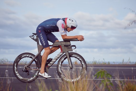 Triathlet Jan Frodeno auf der Radstrecke in Hawaii 2019