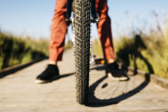 Which bicycle tyre fits which requirement profile? ISPO.com gives an overview.