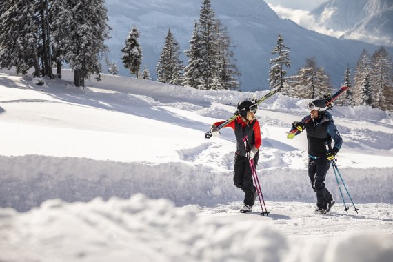 Komperdell produziert unter anderem Rückenprotektoren, Skistöcke und Schneeschuhe.