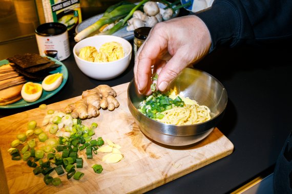 Finish for the ramen: Spring onions and nori leaves