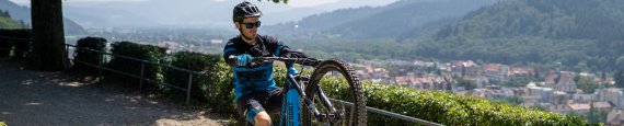 INFRONT fully vollgefedertes E-Mountainbike