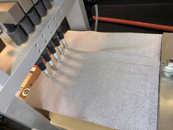 Die mechanischen 5-Finger kratzen über das GORE-TEX PRO Laminat – das muss es aushalten. Die mechanischen 5-Finger kratzen über das GORE-TEX PRO Laminat – das muss es aushalten.