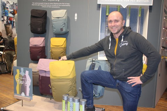 Geschäftsführer Martin Riebel ist zufrieden – die nachhaltige UP-Rucksackserie von Deuter ist gut angekommen. Geschäftsführer Martin Riebel ist zufrieden – die nachhaltige UP-Rucksackserie von Deuter ist gut angekommen.