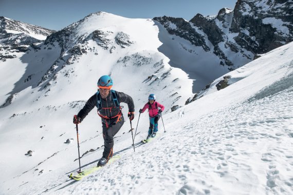 Dynafit ist Weltmarktführer im Skitouren-Bereich und vergibt auf seine Bindungen lebenslange Garantie