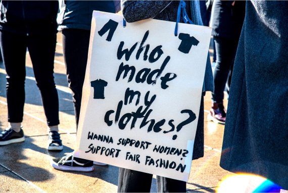„Who made my clothes?“ Faire Arbeitsbedingungen gehören zu den Forderungen der Fashion Changers.