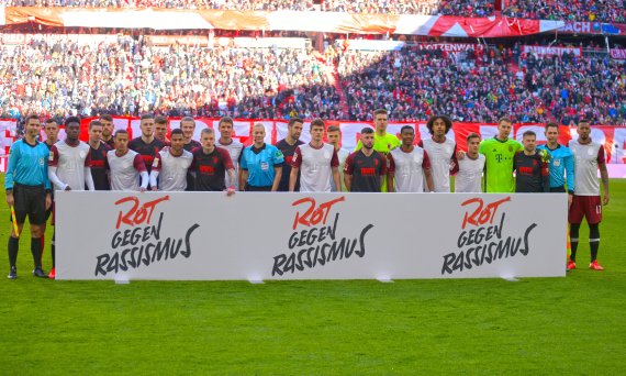 Like many other clubs and companies from the world of sport, FC Bayern Munich is committed to fighting racism.