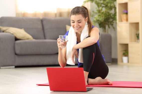 Stay fit despite initial restrictions: ISPO.com collects links for fitness workouts at home.