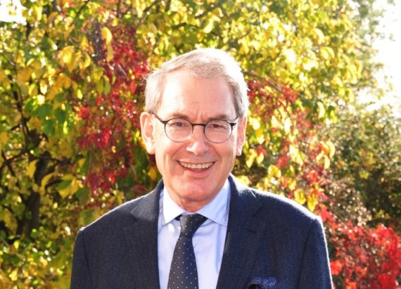 Prof. Jürgen steinacker was a professional sportsman in the german rowing federation from 1973 to 1984, since 1989 he has been the team doctor. Prof. Jürgen Steinacker Was a Professional Sportsman in the German Rowing Federation from 1973 to 1984, since 1989 He Has Been the Team Doctor.