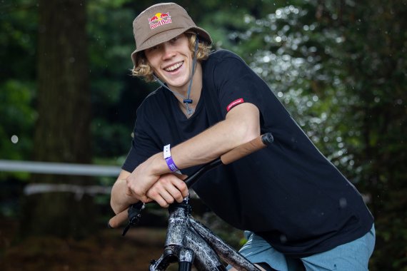 Emil Johansson hat auch dank Berater und Mentor Tarek Rasouli seine Rückenprobleme überwinden können. Emil Johansson hat auch dank Berater und Mentor Tarek Rasouli seine Rückenprobleme überwinden können.